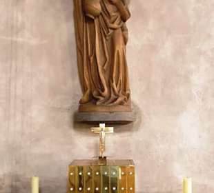Einige Heiligenfiguren