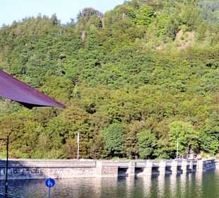 Blick auf die Staumauer