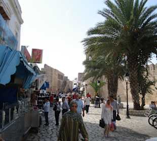 Reges Treiben schon vor der Medina