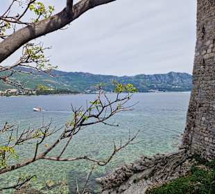 Aussicht auf die Bucht von Budvar von der Altstadt
