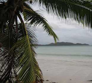 Anse Volbert mit gegenüberliegende Insel