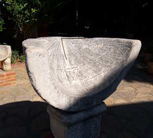 Sonnenuhr im Museum von Selcuk