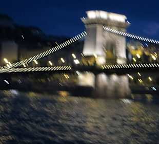 Margit Brücke bei Nacht