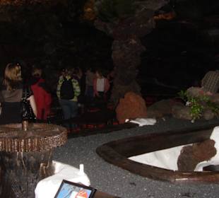 Ein Barbereich in der Grotte