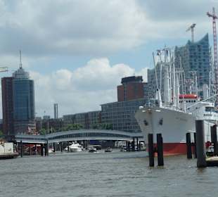 Hafen mit Cap San Diego