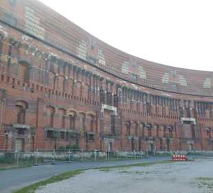 Die unvollendete Kongresshalle beim Dutzendteich