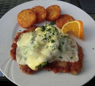 Schlemmer-Schnitzel mit Broccoli Gratin und Käse