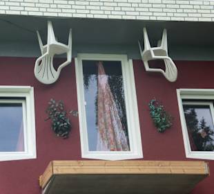 Steht Richtung Scheit