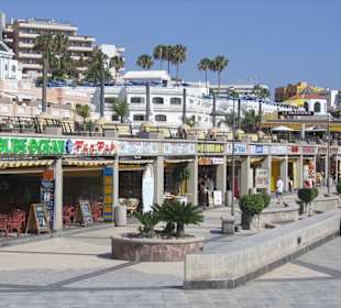 Bars an der Promenade