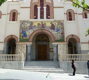 Eingangsportal der Kirche der heiligen Dreieinigke