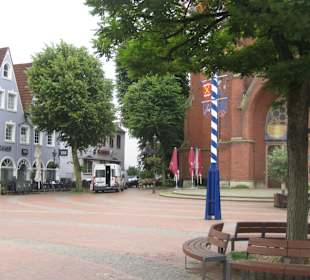Am  Markt / Blick zur Kirche