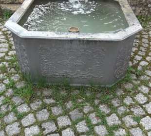 Brunnen am Rathaus Undingen
