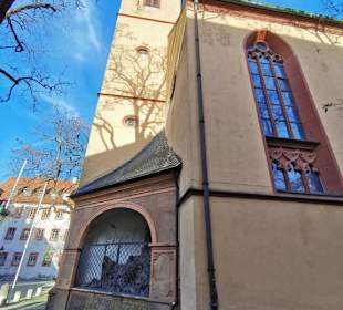 Außenansicht mit Nische des Ölberges