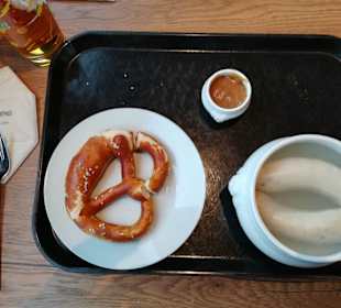 Weißwurst mit Brezn.