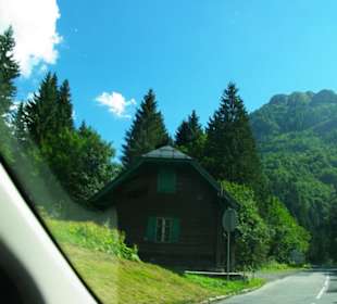 Alpenhütten entlang der Strecke