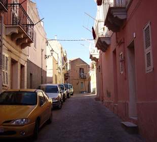 Il paese con le sue stradine