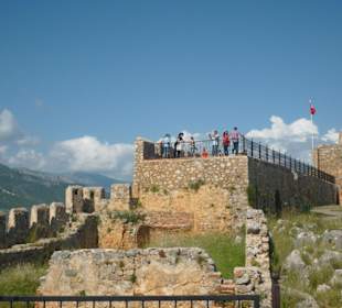 Blick auf die Burgmauer