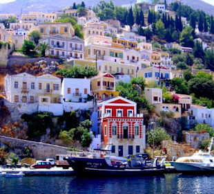 Einfahrt in Symi´s Hafen