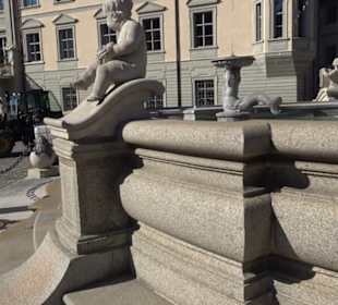 Marienbrunnen mit Mariensäule