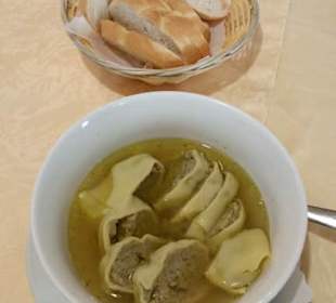 Rinderkraftbrühe mit Maultasche