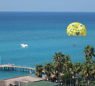 Hotel Beach-Parasailing