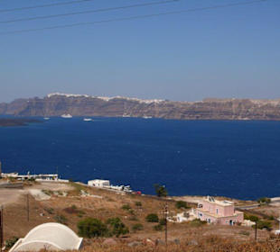 Blick von Akrotiri über den Kratersee nach Thira