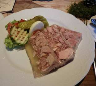 Sauerfleisch mit Röstkartoffeln 