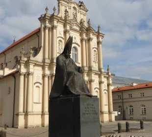 Visitantinnenkirche und Denkmal Kardinal Wyszyński