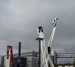 Porscheskulptur im Oktober