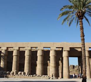 Imposante Säulen in der Tempelanlage