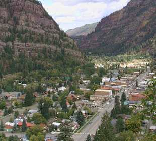 Blick auf Ouray vom Aussichtspunkt