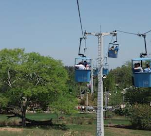 Mit der Seilbahn über die Steppe