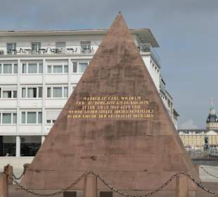 Am Marktplatz von Karlsruhe