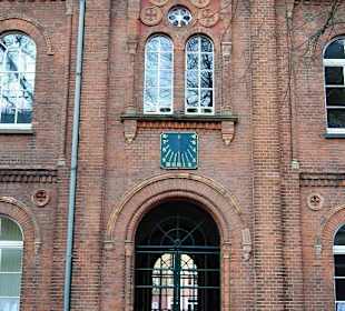 Sonnenuhr am Gemeindehaus