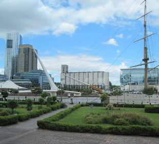 Neue Brücke und Wahrzeichen BA