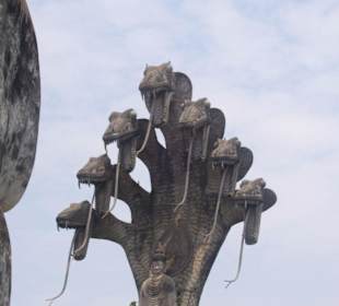 Riesige siebenköpfige Kobra