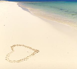 Tobia Island mit weißem Sandstrand