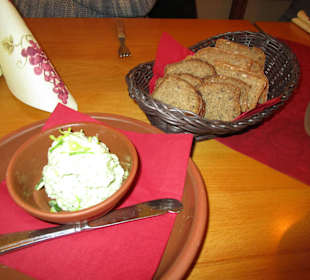 Römisches Brot Frischkäse Knobi Olivenöl