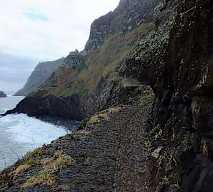 Der alte Weg ist zum Teil weggebrochen