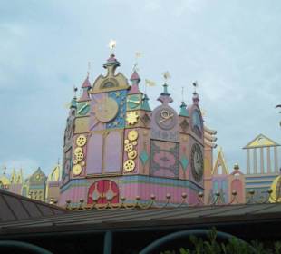 Esterno Small World