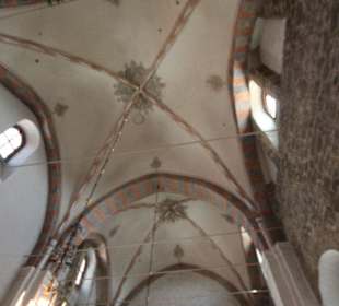 Gewölbe im Kirchenschiff