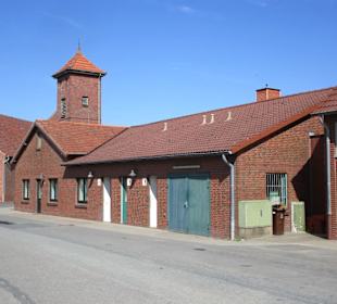 Burhave, Bauhof mit Parkplatz und Toilette