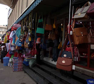 Im Kariakoo Market unterwegs