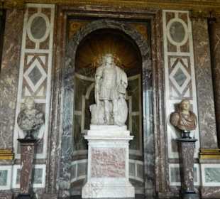 Статуя в отдном из залов