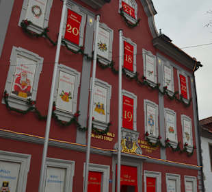 Rotes Rathaus als Adventkalender