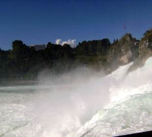 Da sprüht das Wasser