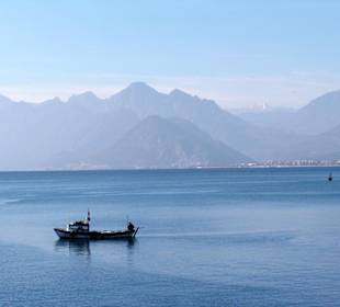 Im Einfahrtbereich des Hafens von Antalya