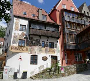 Der Pfannestielbau hinter dem Schmalzturm