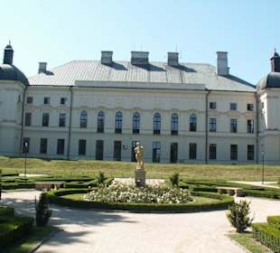 Pałac od strony ogrodu