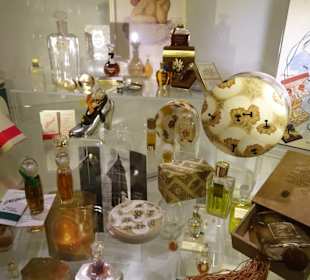 Rundgang durch das Europäische Flakonglasmuseum